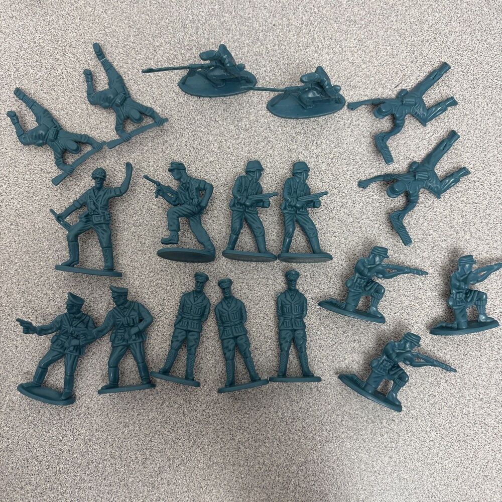 Vintage Russian Plastic Army Men, Lot Of 18 Figures Toy Soldiers, Mixed